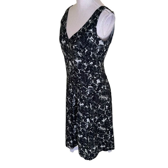 Piazza Sempione Grey Floral Sleeveless Fit and Flare Dress 44(8) - Picture 4 of 10